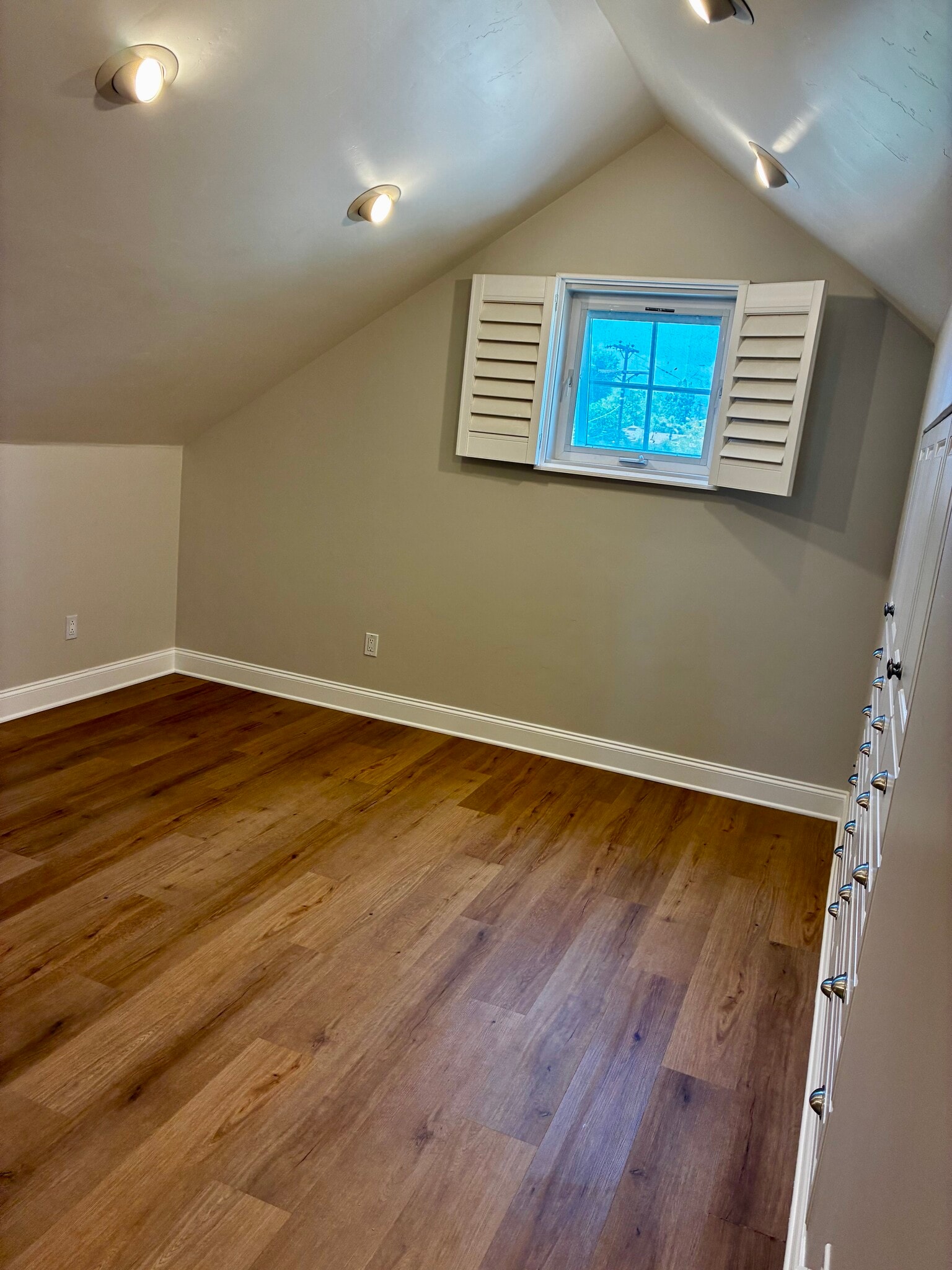 Bedroom - 649 Crest Dr