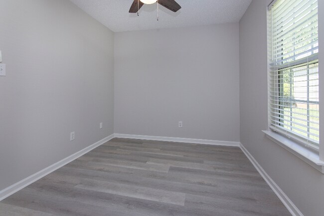 Building Photo - 7205 Preakness Stakes Ln