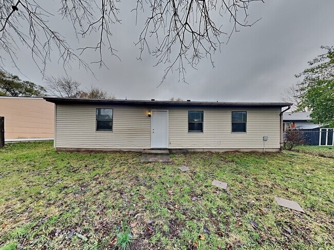 Building Photo - 3241 Remington Dr