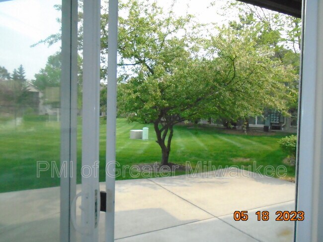 Building Photo - 9032 W Elm Ct