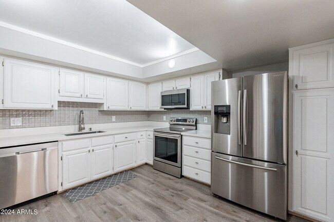 Building Photo - 5110 N 31st Way