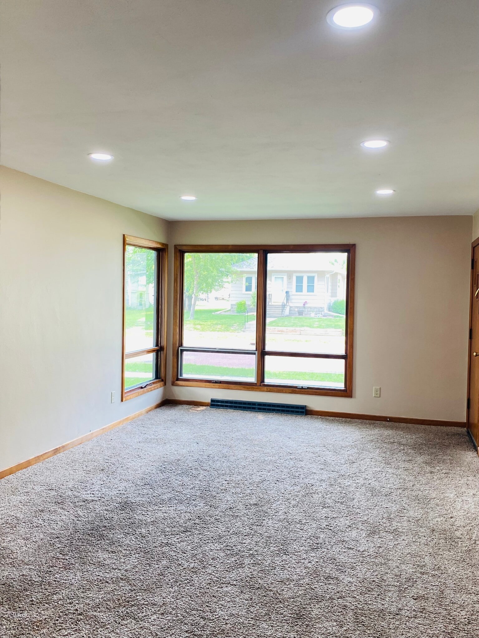 Livingroom - 400 7th Ave SE