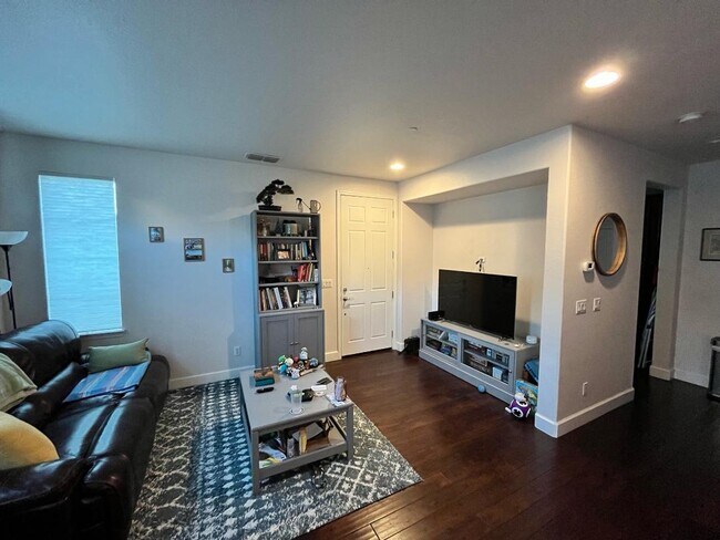 Building Photo - 2270 Bell Flower Ln