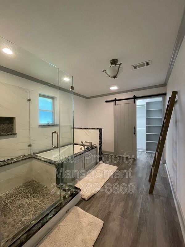 Building Photo - 5293 Chenango Dr