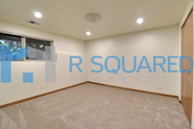 Building Photo - 307 Slater St