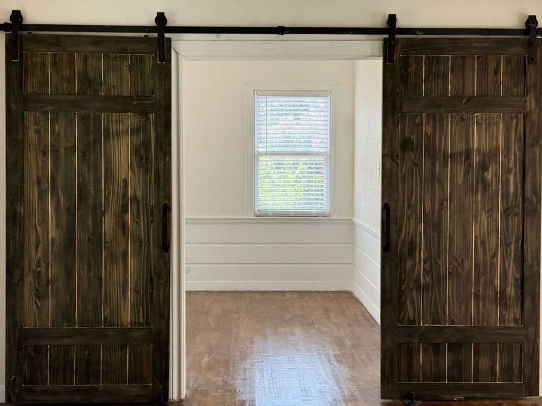 Building Photo - 1214 Sutton Dr