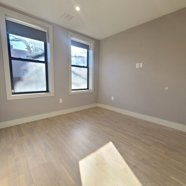 Building Photo - 21 65th St