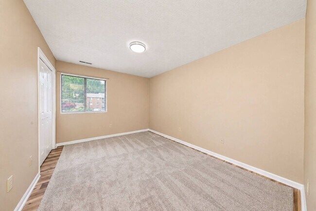 Building Photo - 4003 Governors Square