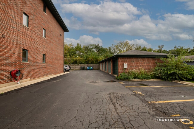 Building Photo - 616 E 5th Ave