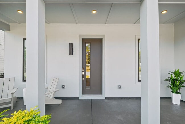 Building Photo - 31 Sarah St