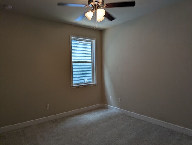 Building Photo - Townsend - 3 Bed 3 Bath Townhome