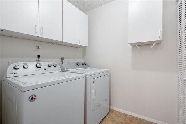 Building Photo - 3902 NW Cinnamon Tree Cir