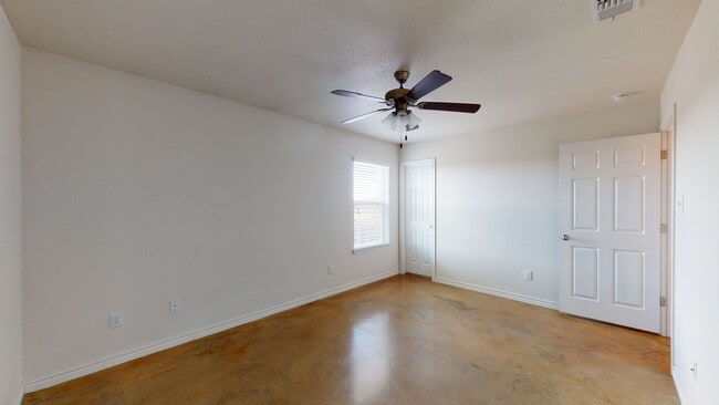 Building Photo - FREE JANUARY RENT!!!! PRICE IMPROVEMENT ONLY $1,295 !!!!