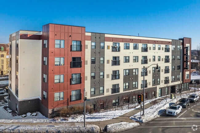 Building Photo - River Flats