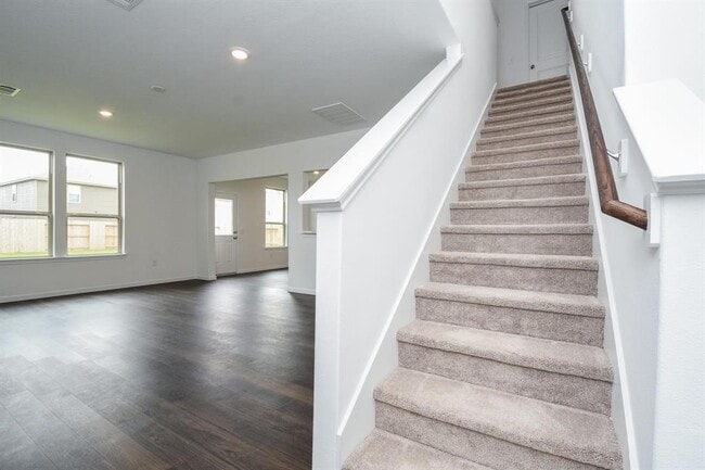 Building Photo - 16412 Big Hickory Dr
