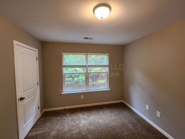 Building Photo - 255 Fieldcrest Dr