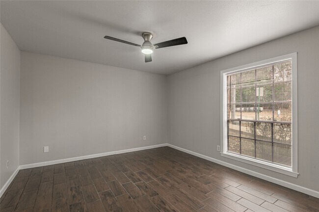 Building Photo - 818 University Ave