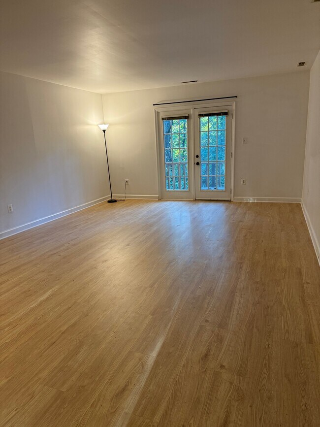 Living Room - 618 S Quincy St