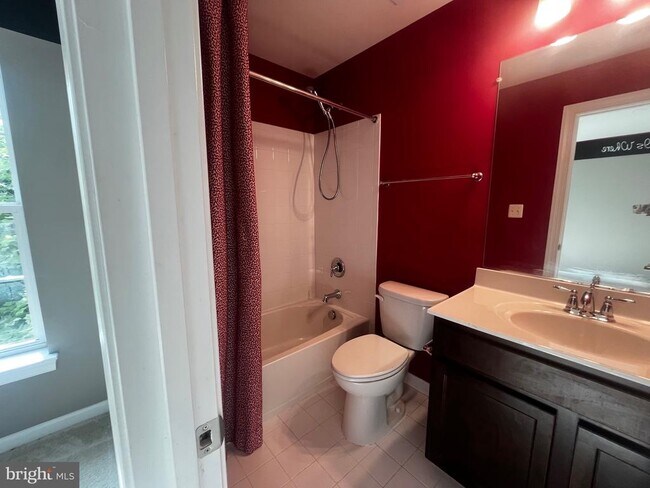 Building Photo - 8195 Falls Grove Dr