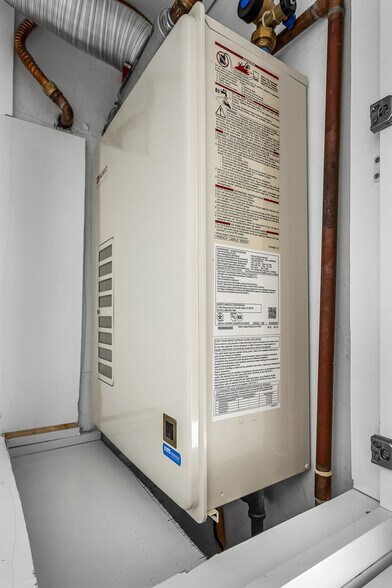 Building Photo - 2400 Walnut Ave