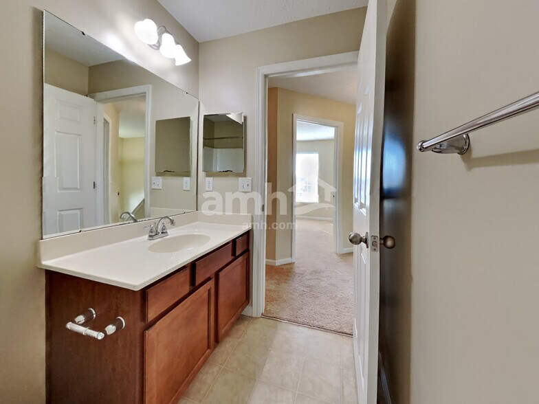 Building Photo - 2106 Prairie Clover Dr