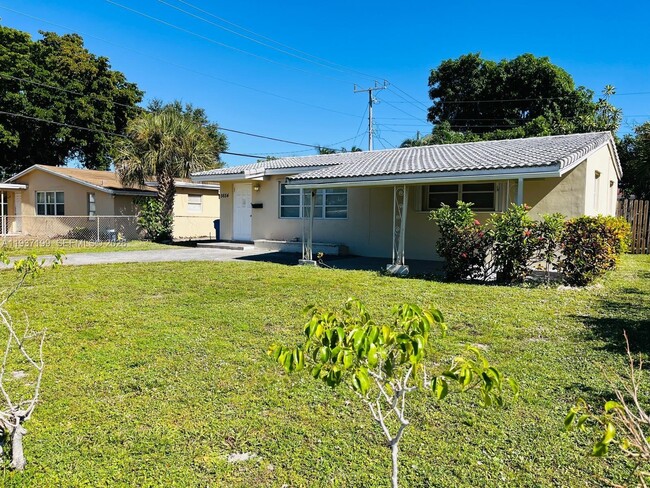 Building Photo - 5654 NE 5th Ave