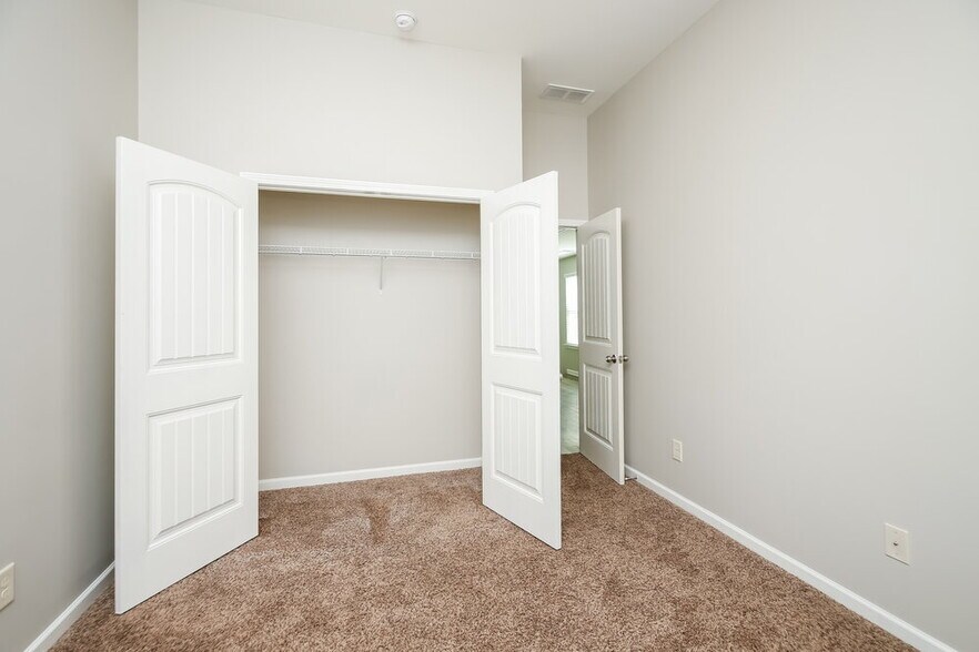 Building Photo - 257 Hill Crest Cir