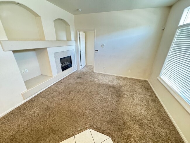 Building Photo - Castle Rock Condo