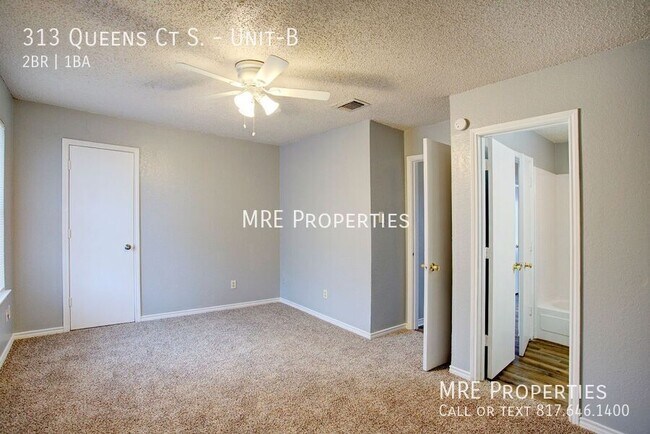 Building Photo - 313 Queens Ct S