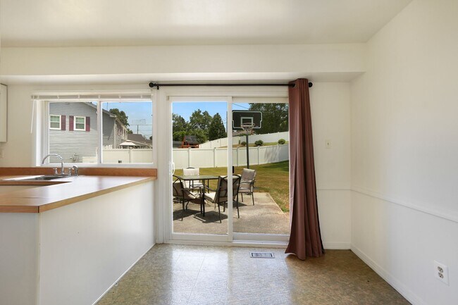 Building Photo - A 4 BEDROOM 2.5 BATH DREAM COME TRUE IN POINTER RIDGE AT COLLINGTON!