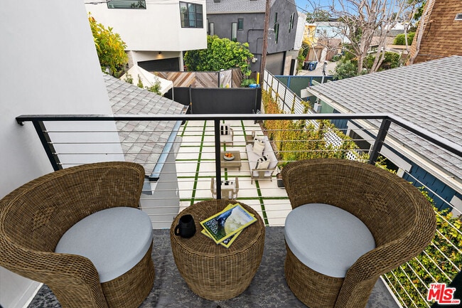 Building Photo - 1306 Cabrillo Ave