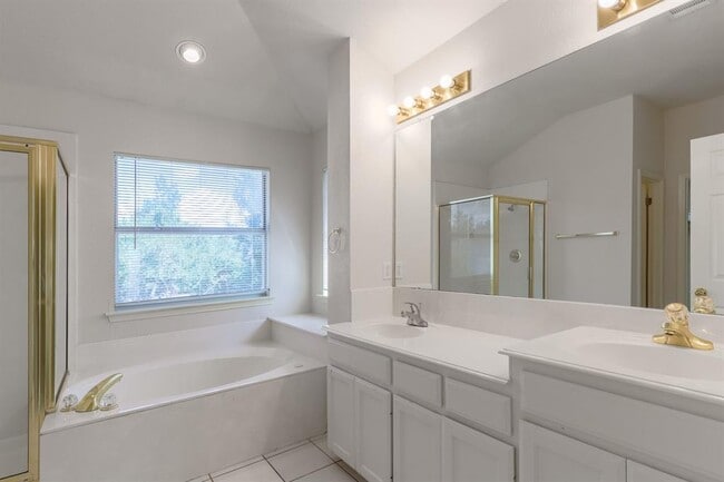 Building Photo - 10225 Open Gate Dr