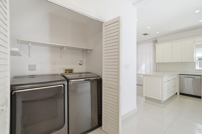 Building Photo - 3790 Piedmont St