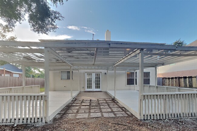 Building Photo - 20402 Avery Point Dr