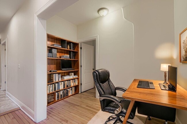 Building Photo - 2700 N Artesian Ave