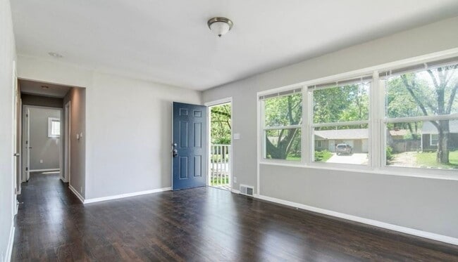 Building Photo - Coming Soon! Charming 3-Bedroom Home with ...