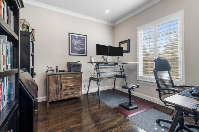 Building Photo - 1104 Steele Ln