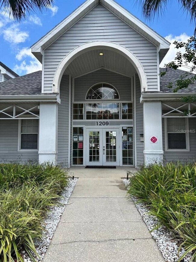 Building Photo - 1226 Bermuda Lakes Ln