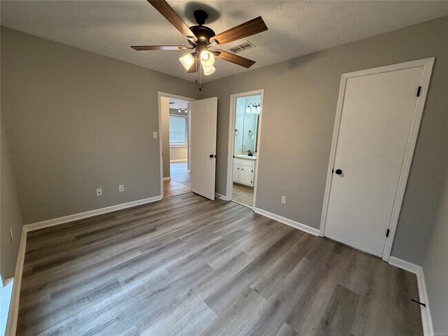 Building Photo - 463 Durden Rd