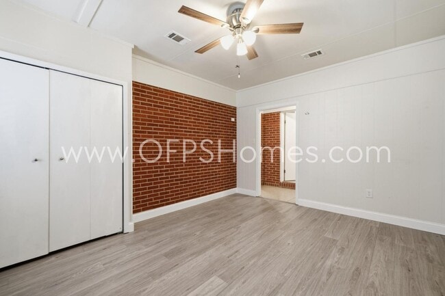 Building Photo - 127 Judith Dr