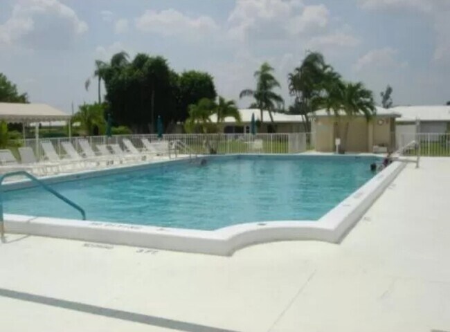 Building Photo - 8732 Bella Vista Dr