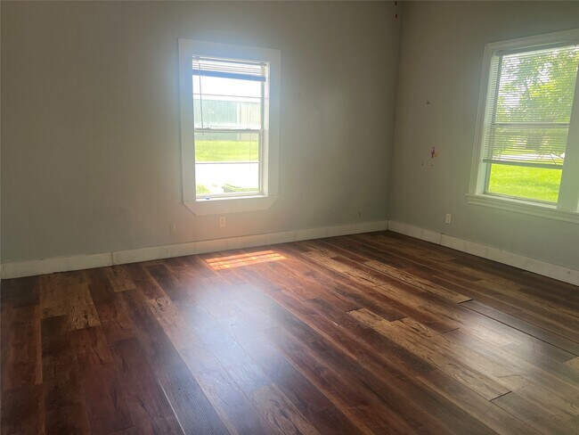 Building Photo - 709 Harrison Ln