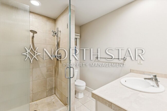 Building Photo - Escape to the Country, Spacious Contemporary in Wilsonville