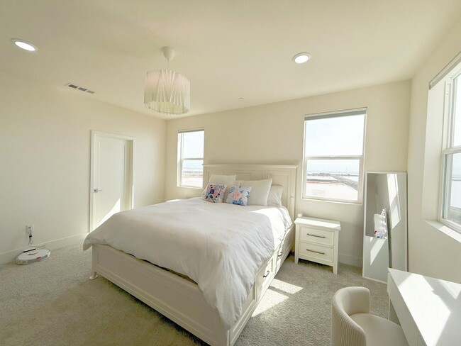 Building Photo - 9776 Seawind Wy