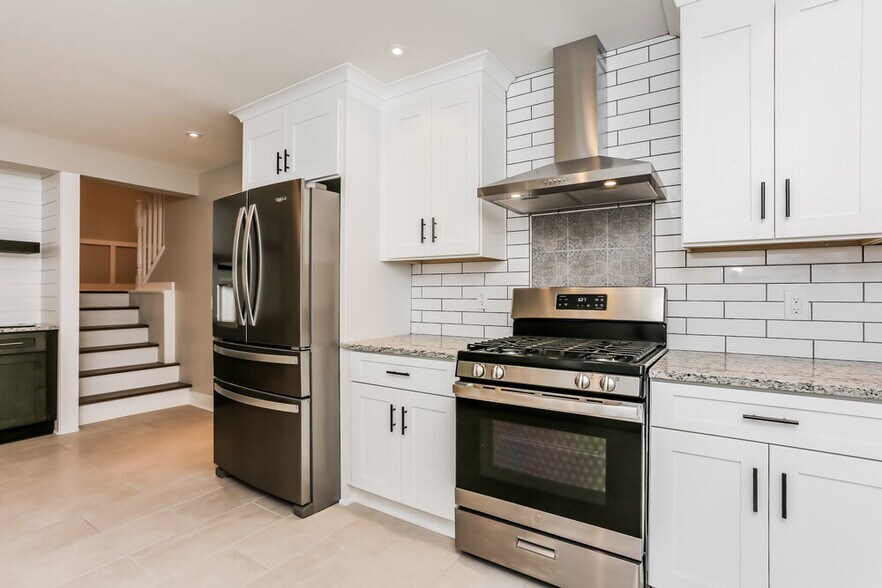 Building Photo - 2661 Deerfield Cir