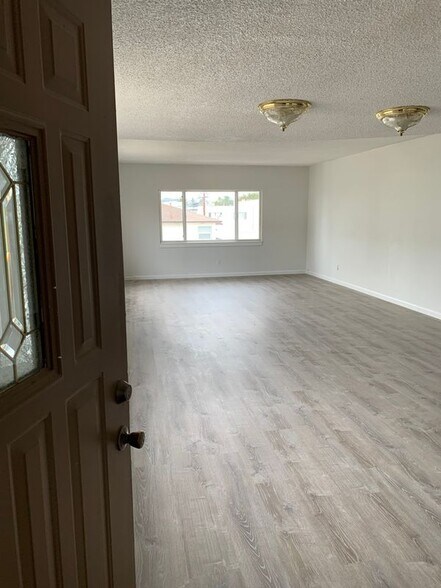 Building Photo - 223 Avenida Granada