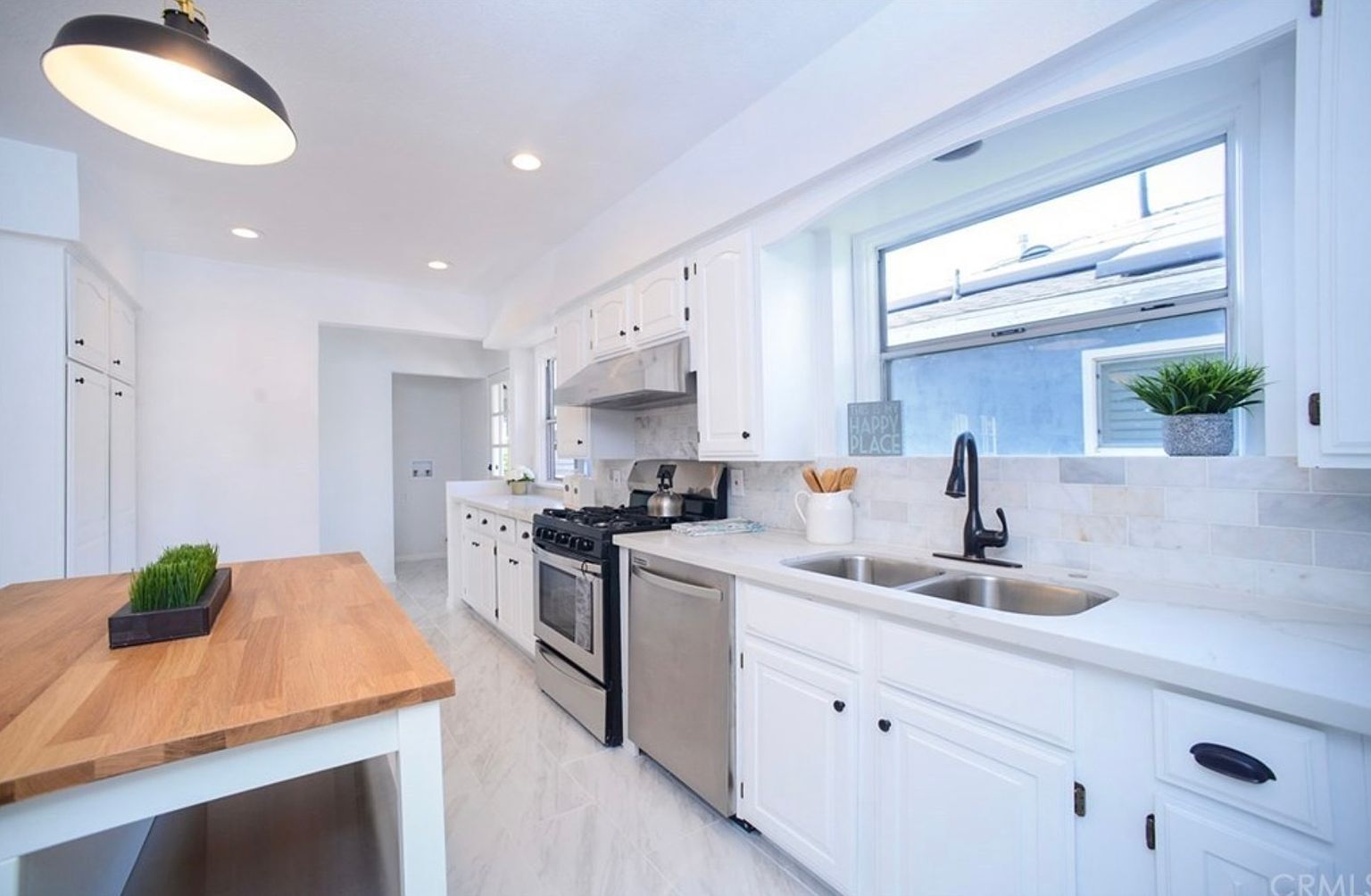 Building Photo - 9630 Rosecrans Ave