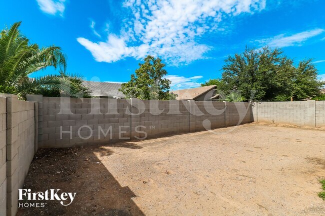 Building Photo - 14641 W Port Royale Ln