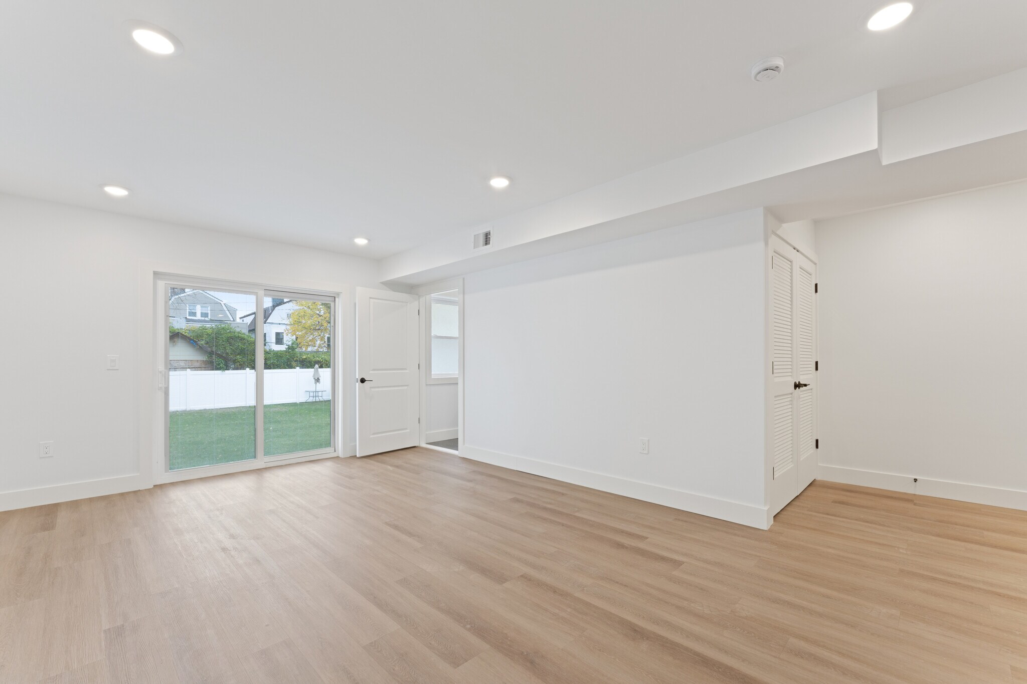 Building Photo - 84 Hollywood Ave