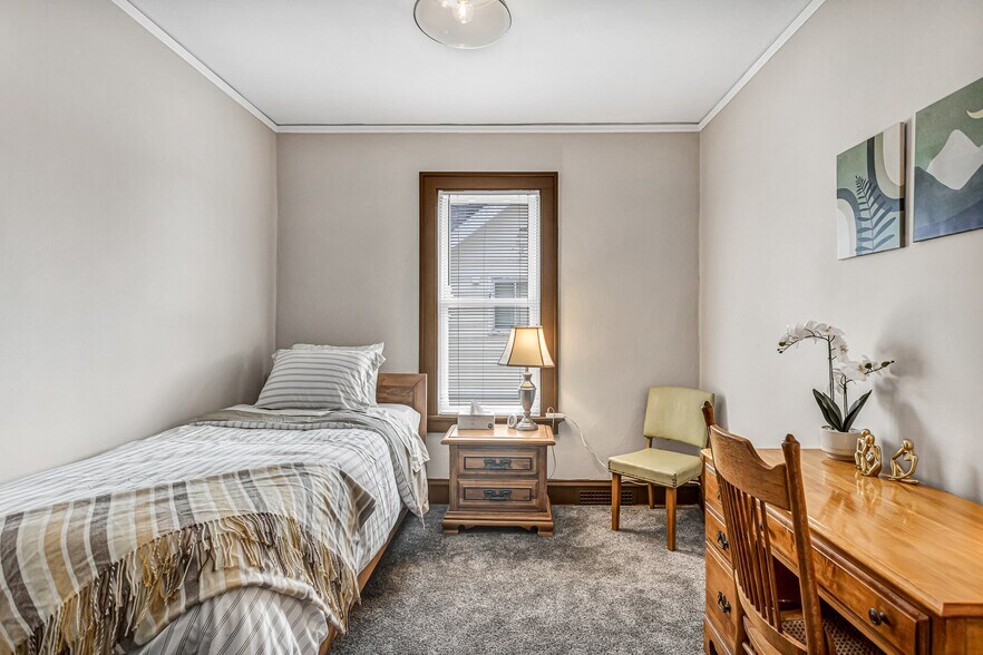 Building Photo - 817 Bell Ave